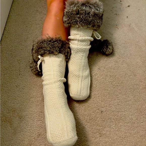 Fluffy and fuzzy white and grey reading socks - Picture 1 of 4